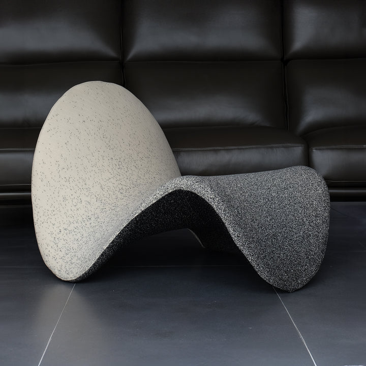 Contemporary mixed weave fabric 1 seater sofa artifort in close up details.