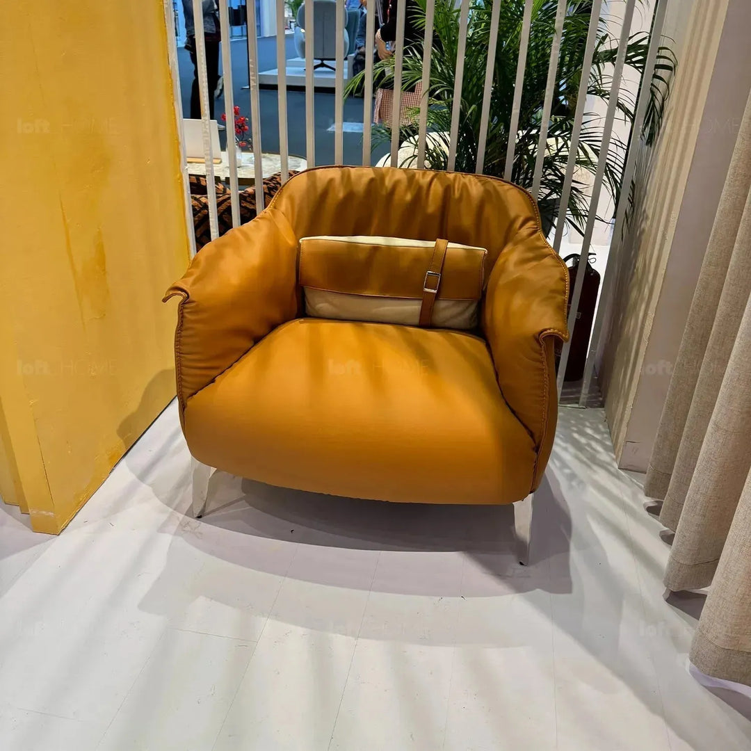 Modern pu leather 1 seater sofa lean with context.