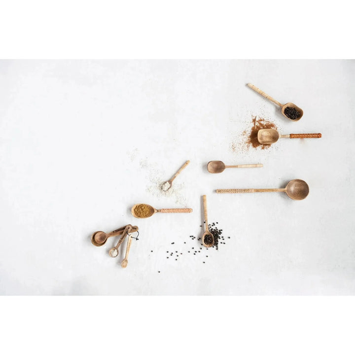 Mango wood spoon with bamboo wrapped handle decor color swatches.