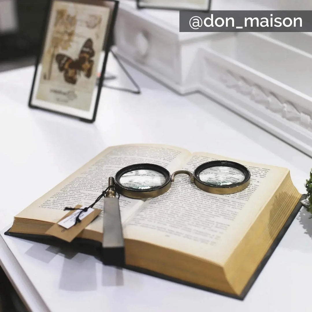 Spectacle magnifying glass decor size charts.