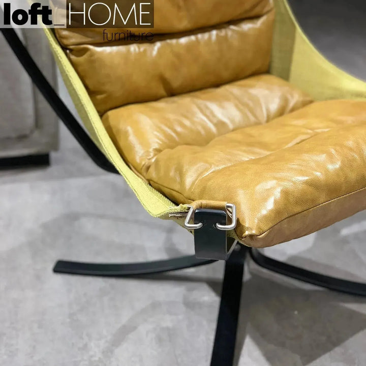 Industrial genuine leather 1 seater sofa hopper in details.