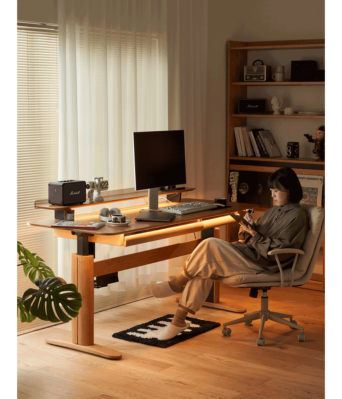 Scandinavian Cherry Wood Electric Height Adjustable Study Table UP Good to Know - 2