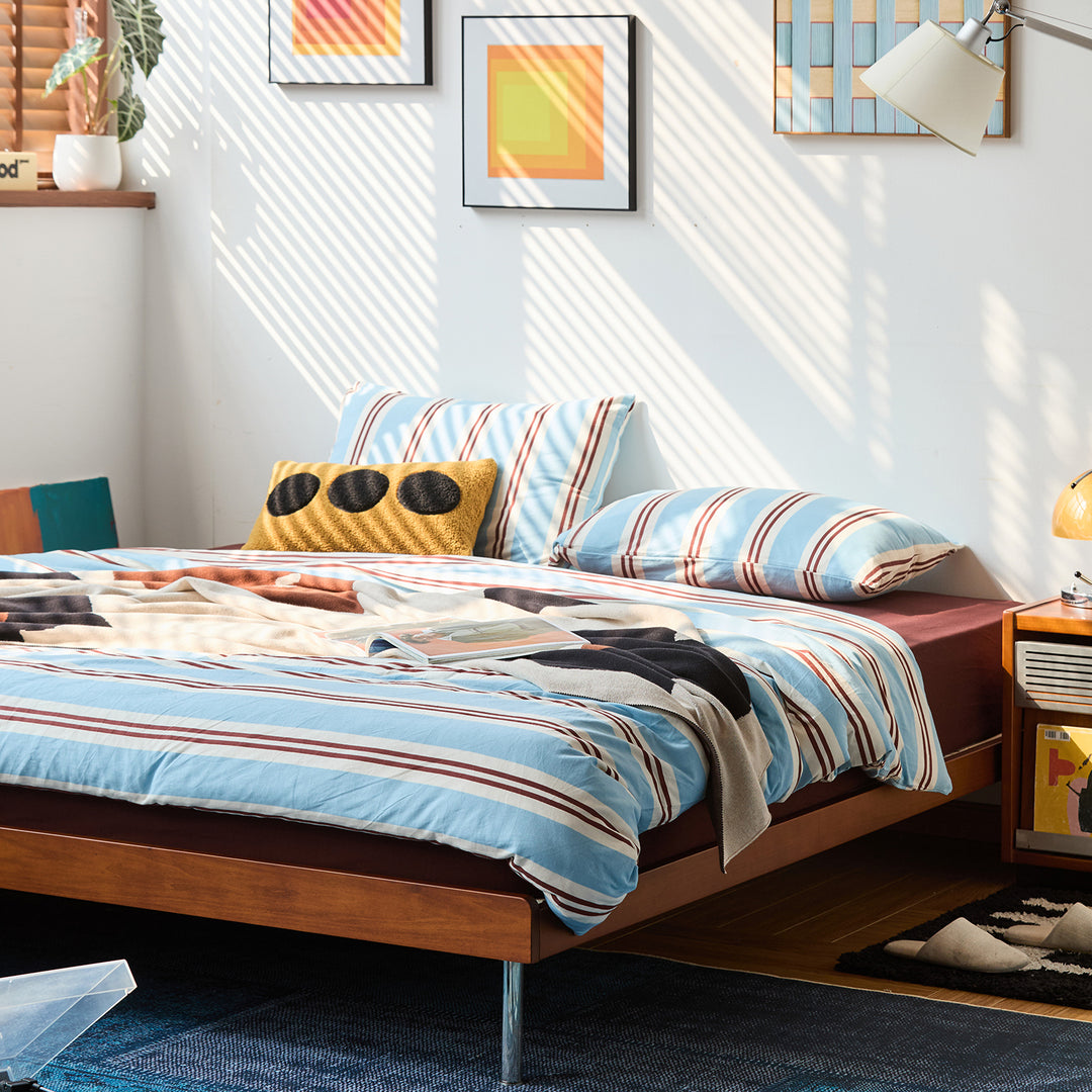 Vintage boxwood platform bed campan primary product view.