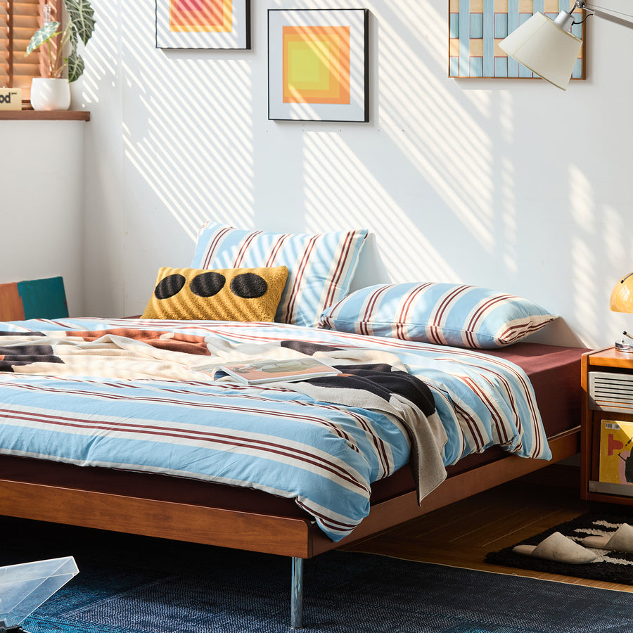 Vintage boxwood platform bed campan primary product view.