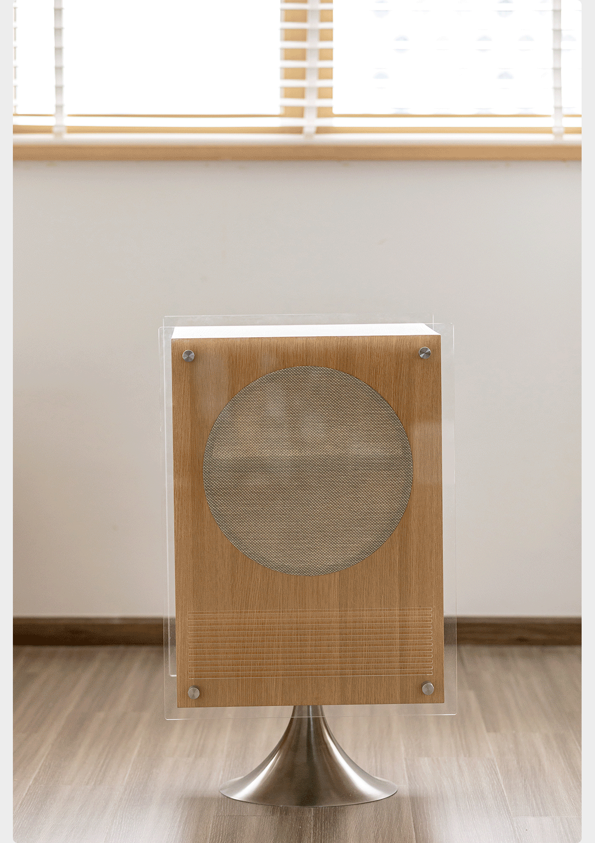 Minimalist Oak Wood Veneer Revolving Side Table MUSE Good to Know - 2