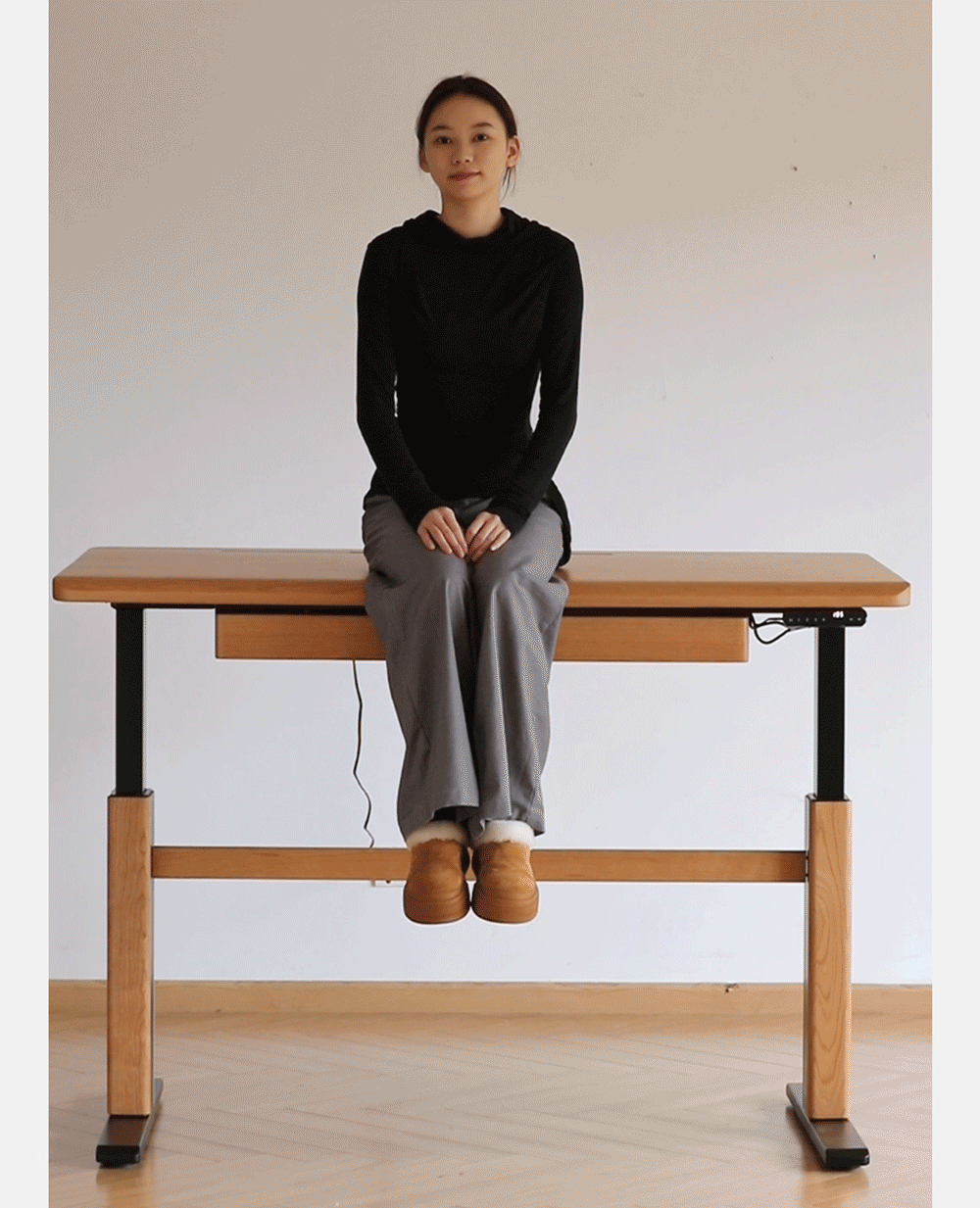 Scandinavian Cherry Wood Electric Height Adjustable Study Table CLOUD LIFTING Good to Know - 12