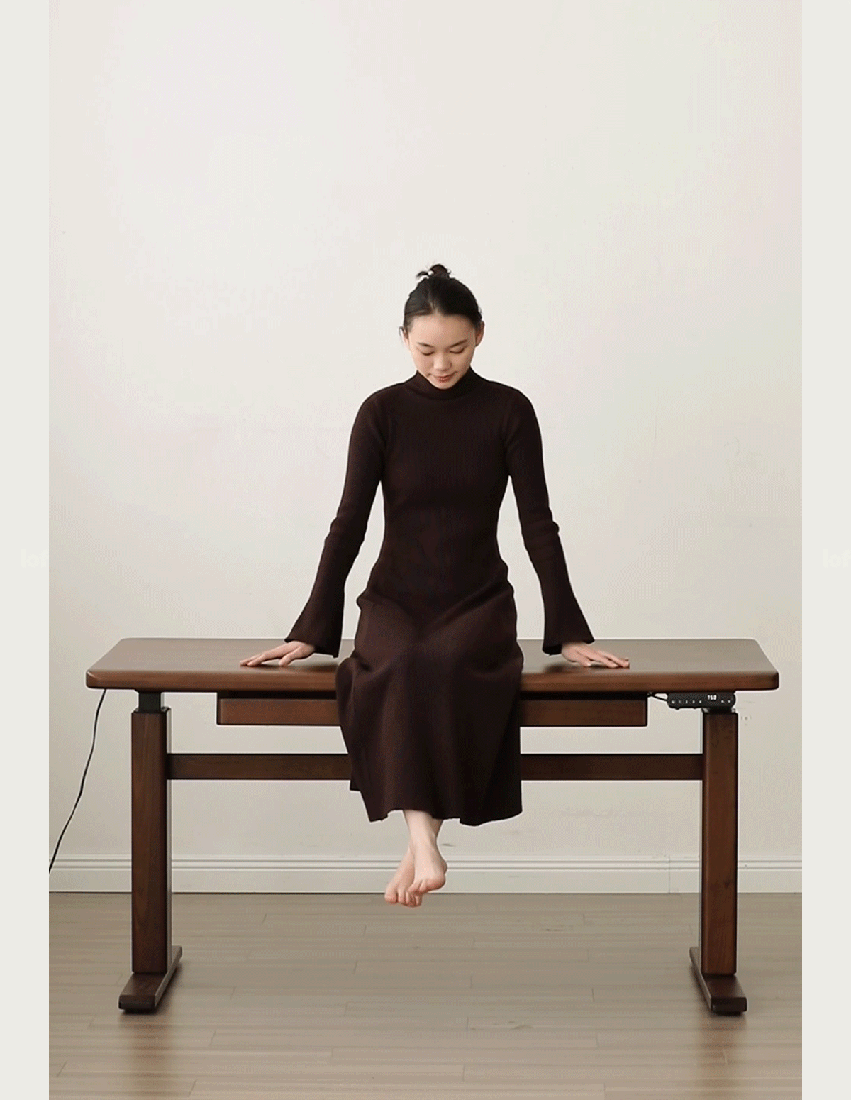 Japandi Walnut Wood Electric Height Adjustable Study Table CLOUD LIFTING Good to Know - 10