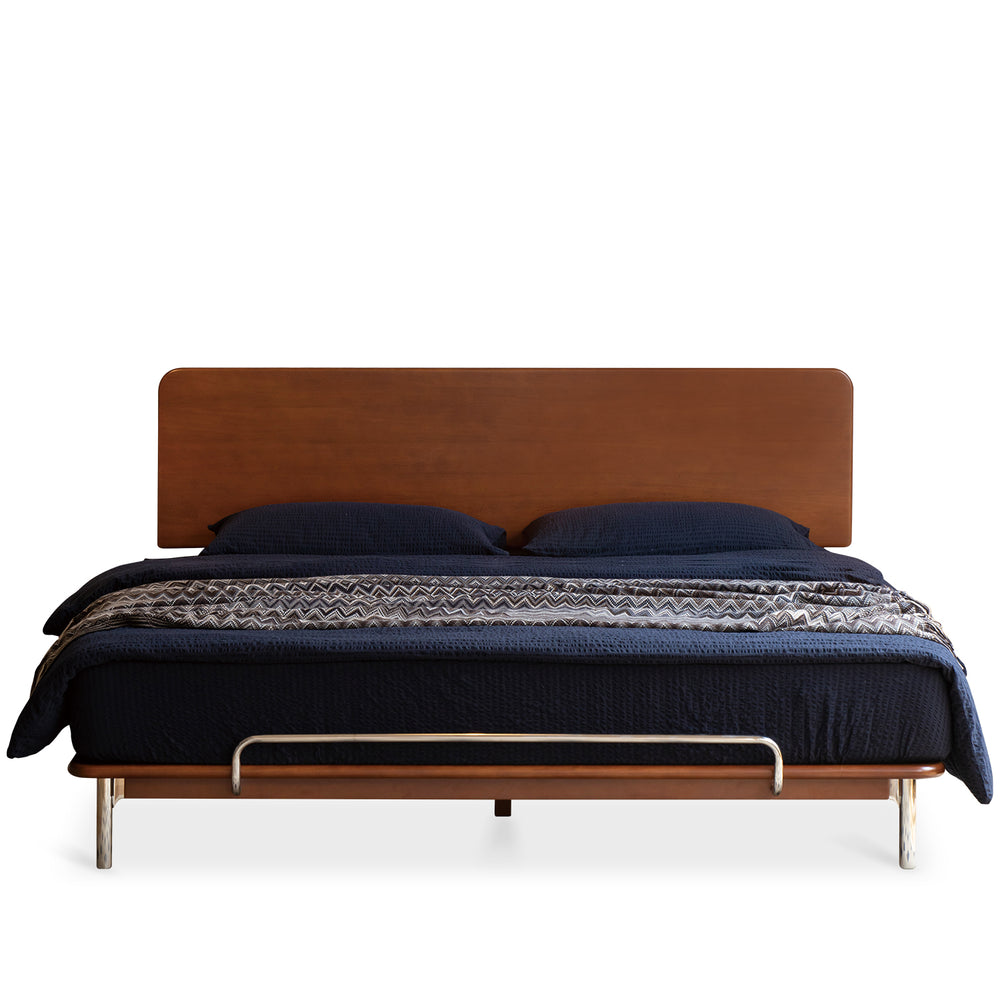 Bauhaus boxwood bed americano in white background.