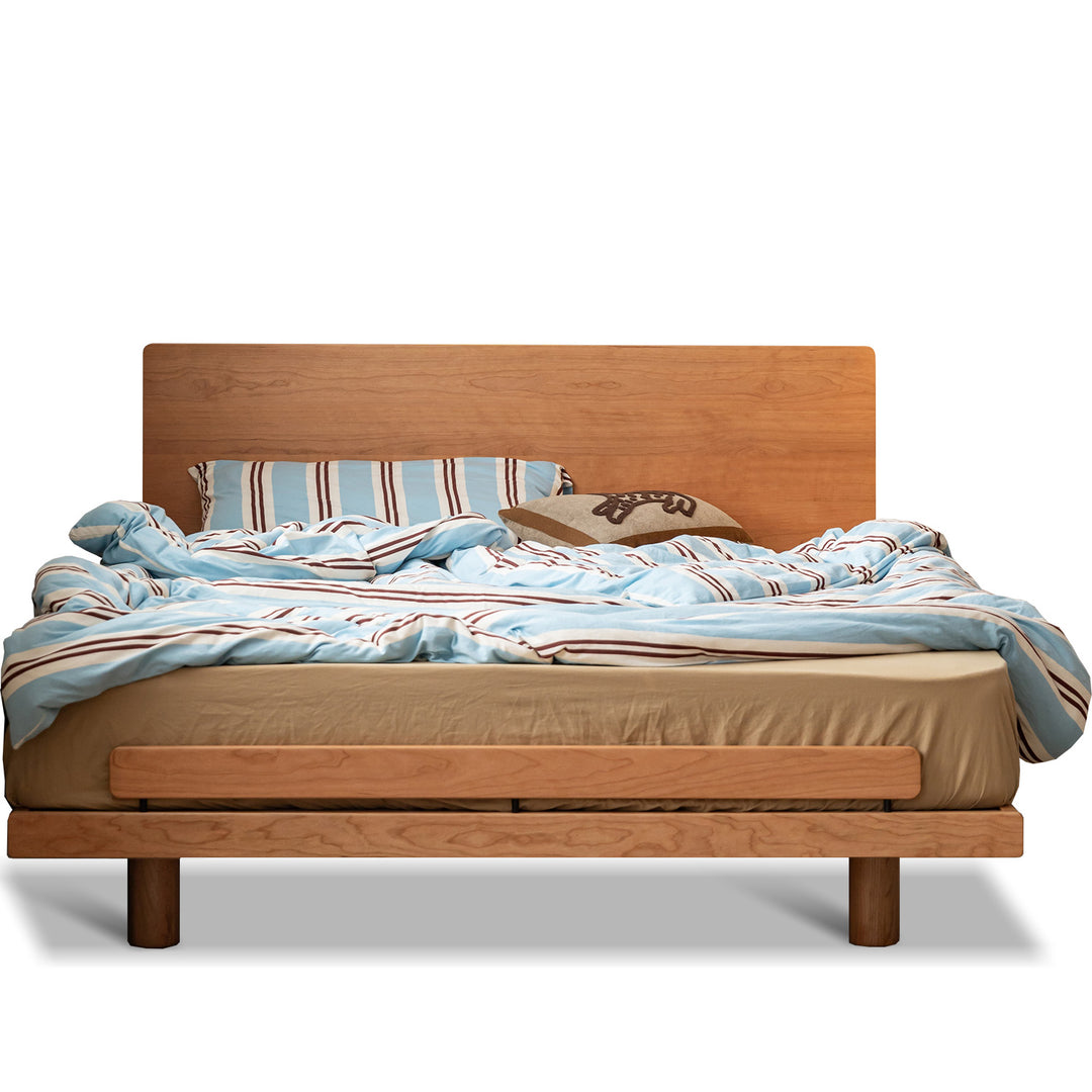 Scandinavian cherry wood bed small environmental situation.