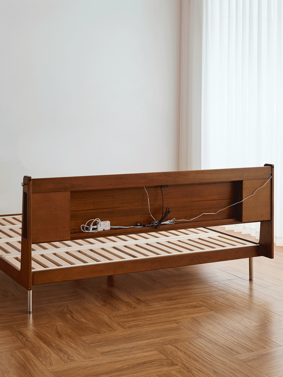 Vintage boxwood bed aurora color swatches.