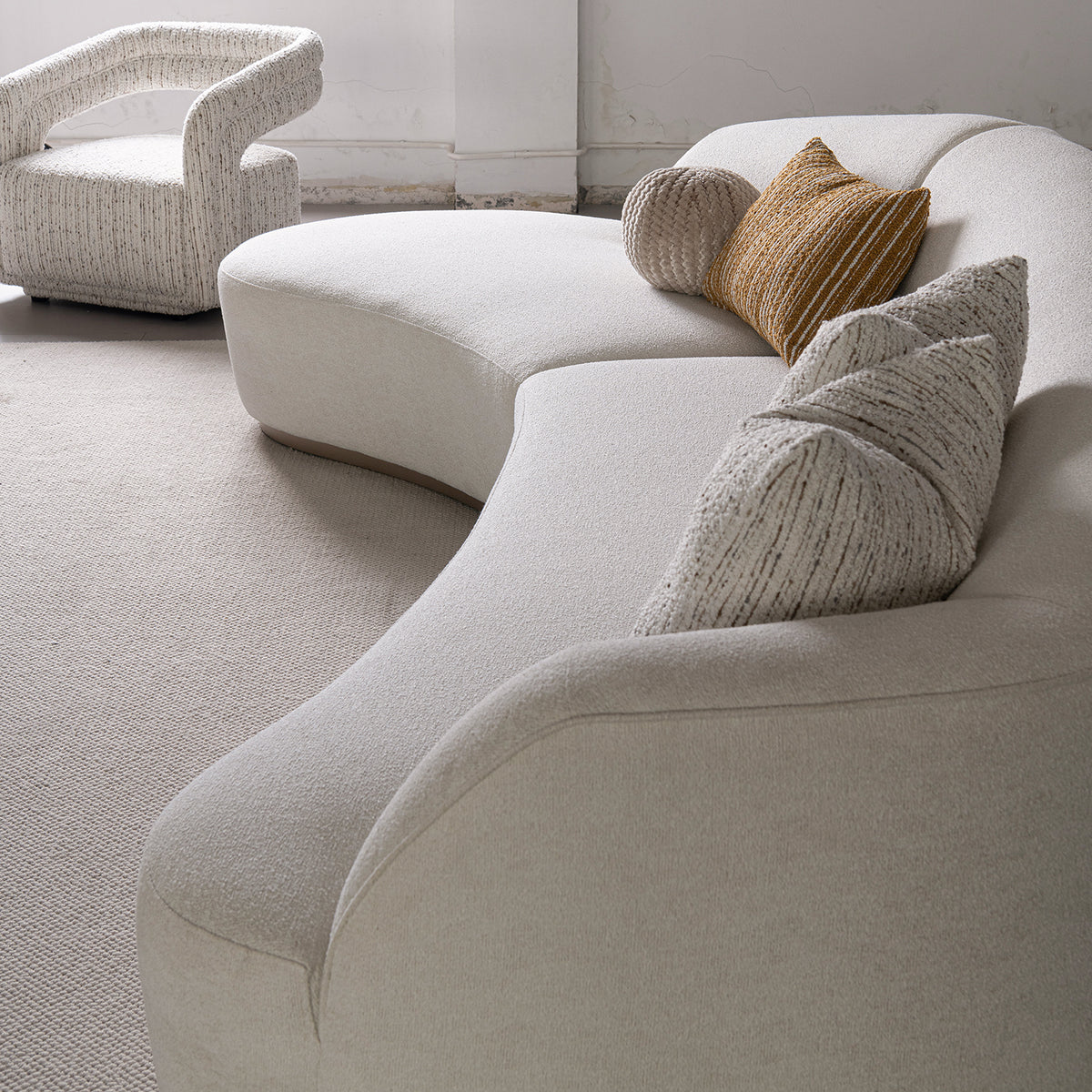 Modern boucle fabric modular l shape sectional sofa 3+l loomi in details.