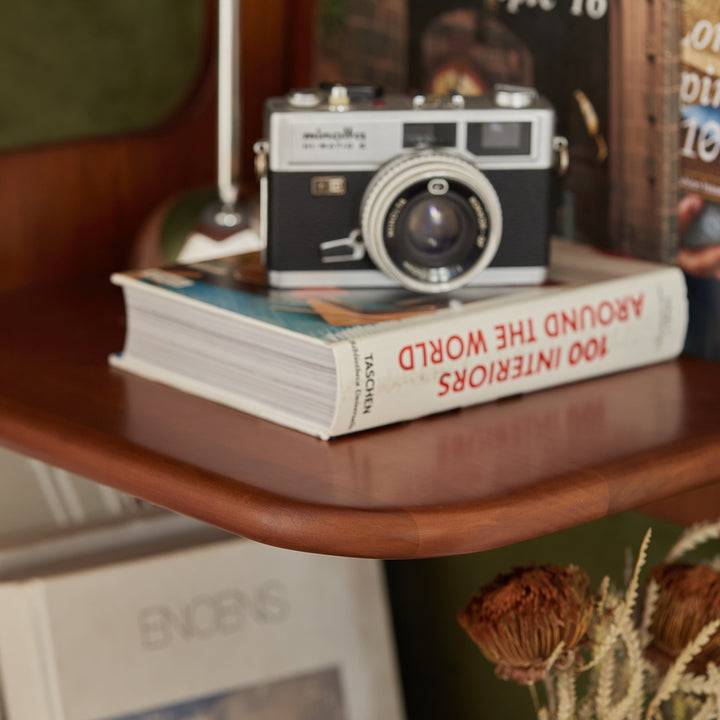 Vintage boxwood corner shelf strato in close up details.