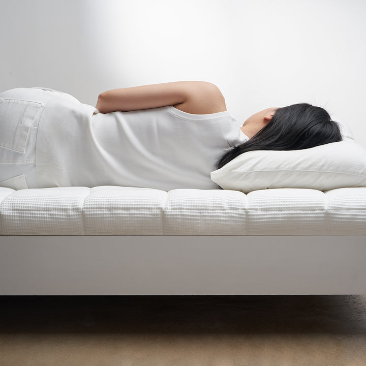 9cm gel memory foam mattress bluebox t2 pro in still life.