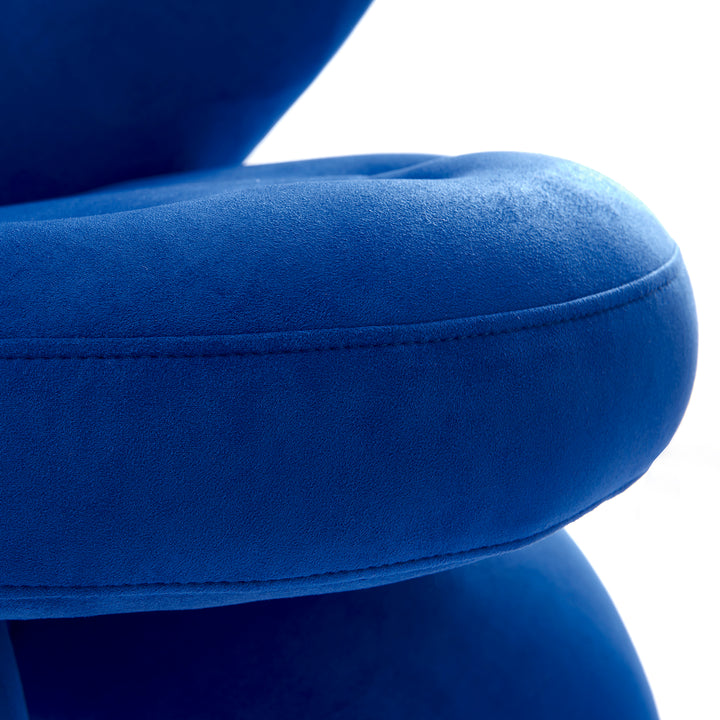 Contemporary velvet 1 seater sofa chair getsuen in panoramic view.