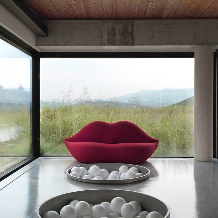 Contemporary velvet 2 seater sofa bocca in details.