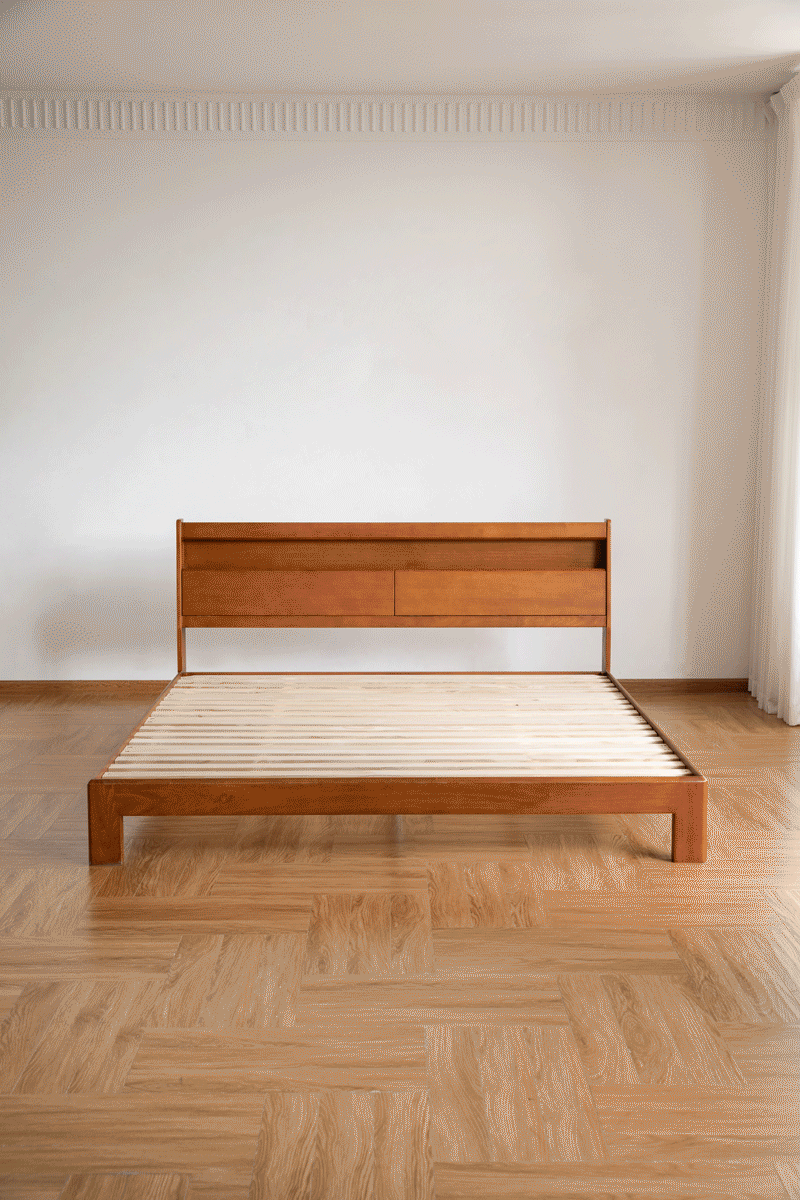 Vintage boxwood bed accompany light color swatches.