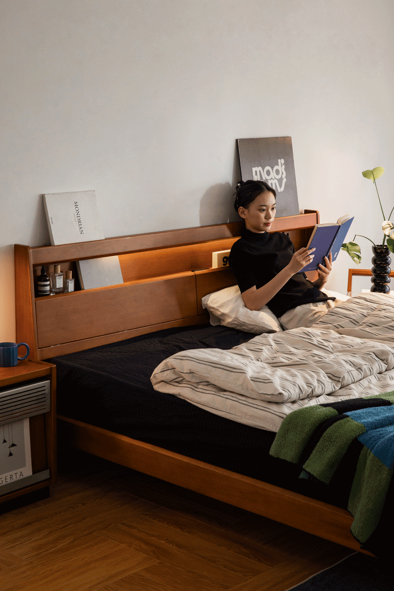 Vintage boxwood bed accompany light in real life style.