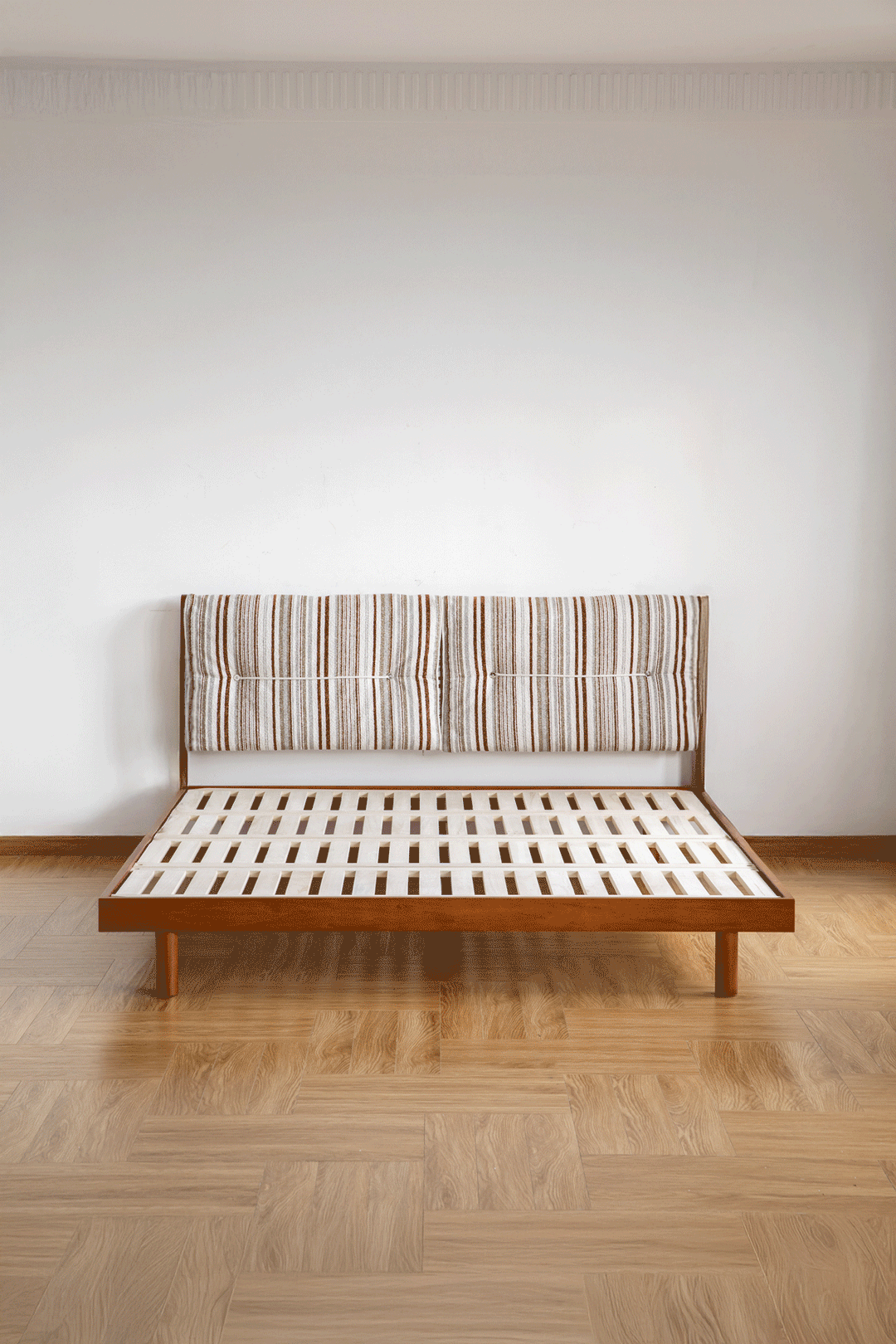 Vintage Chenille Velvet Fabric Boxwood Bed MILK