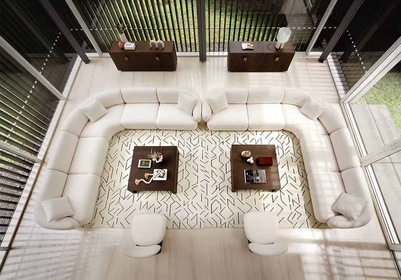 A Grand Bungalow with an Intimate Feel