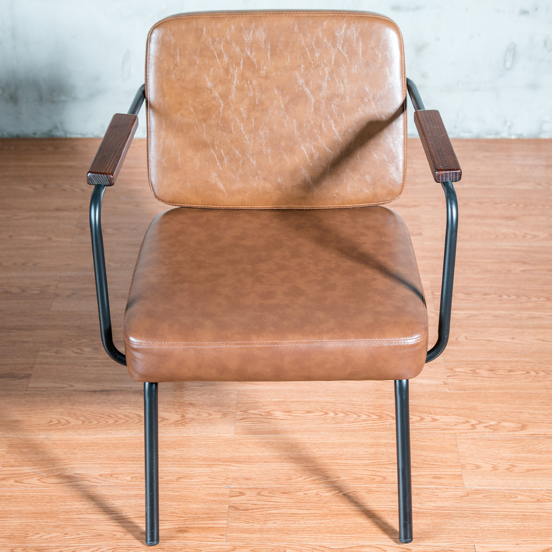 Industrial pu leather dining chair pullman in details.