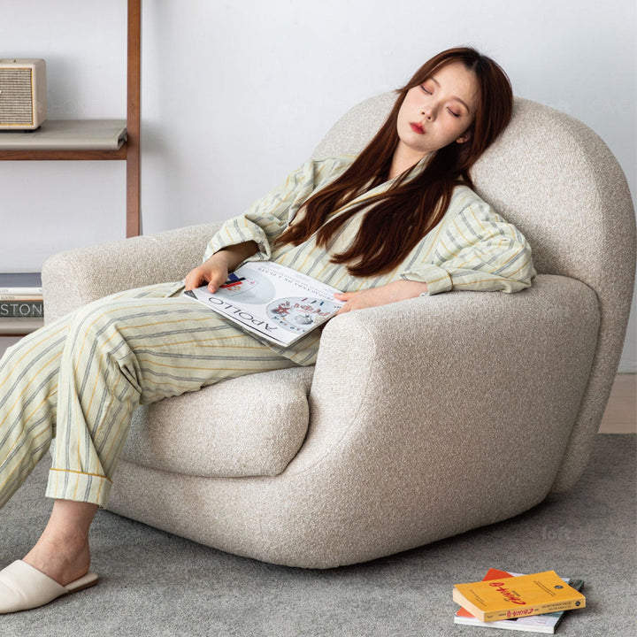 Scandinavian faux cashmere fabric revolving 1 seater sofa rond conceptual design.