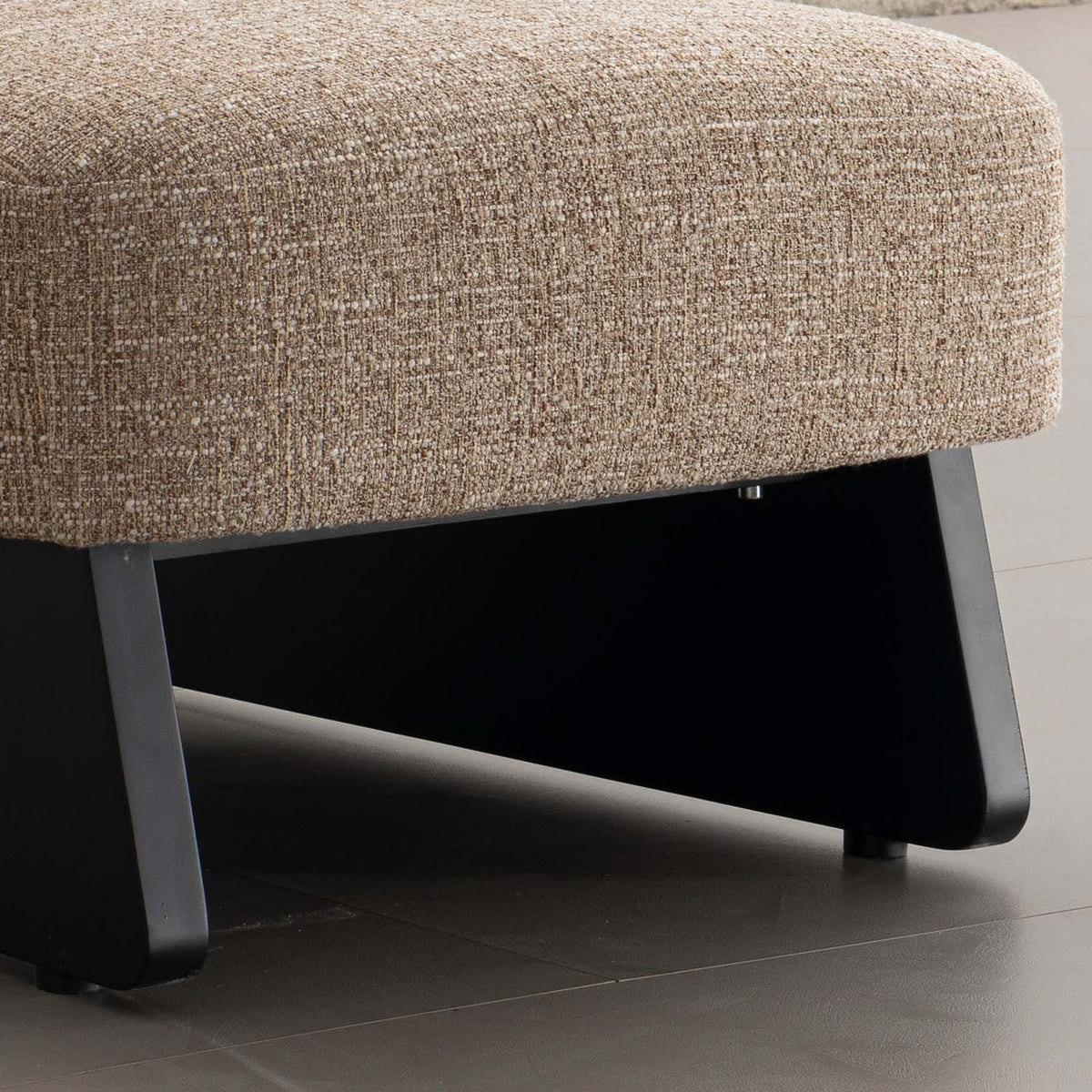 Scandinavian mixed weave fabric 1 seater sofa lange in details.