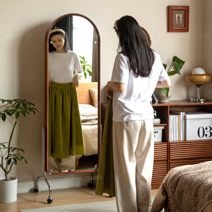 Scandinavian oak wood dressing mirror shelf with caster wheels vista in details.