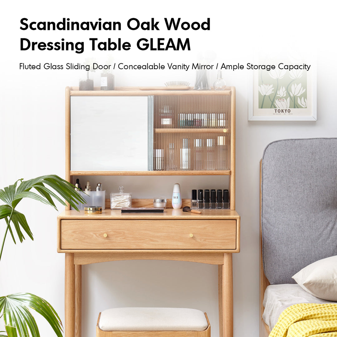 Scandinavian oak wood dressing table with mirror gleam material variants.