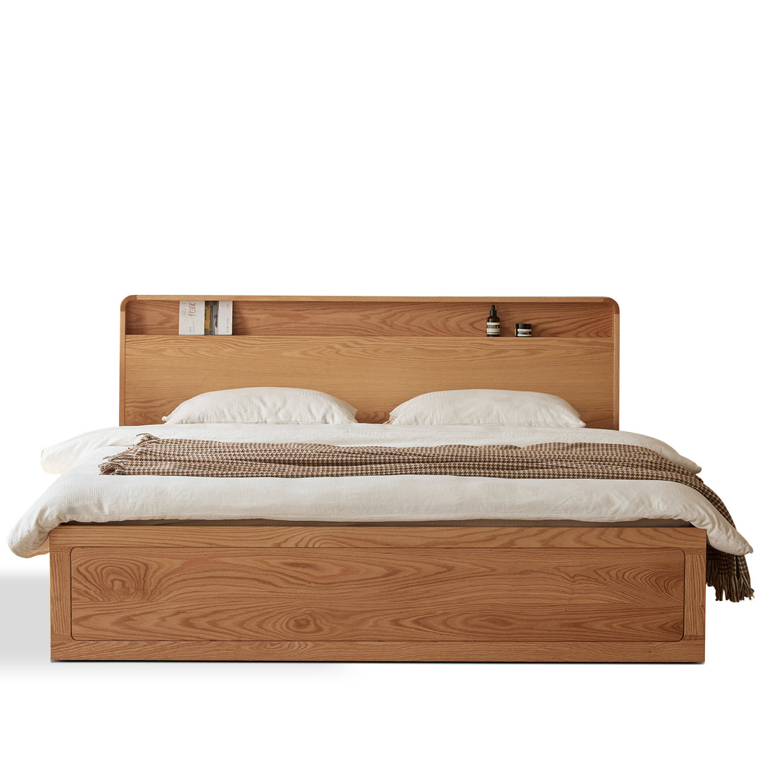 Scandinavian Wood Bed CLASSICDREAM White Background