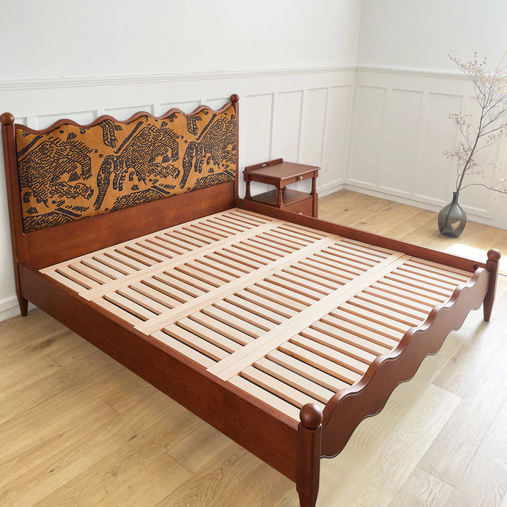Vintage ash wood bed rippling material variants.