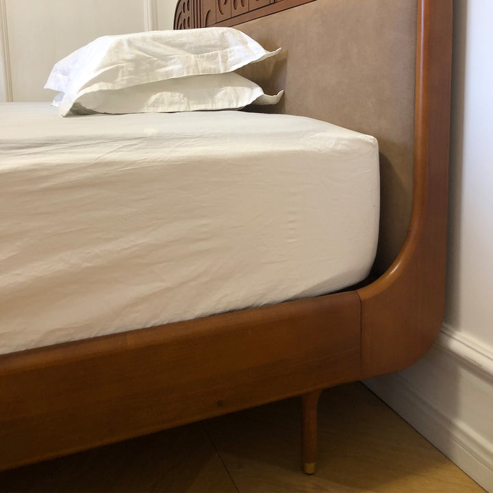 Vintage boxwood bed madrid detail 2.
