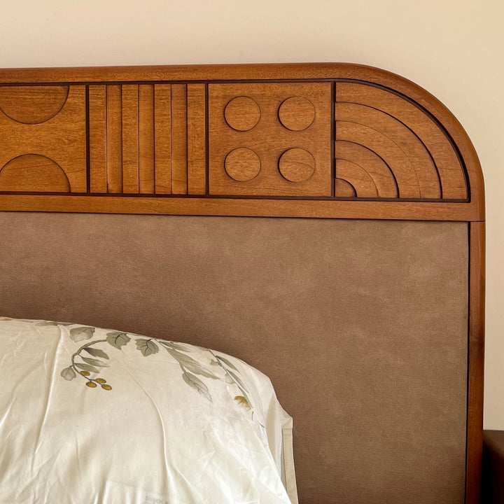 Vintage boxwood bed madrid detail 3.