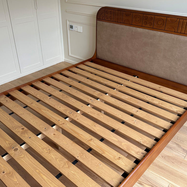 Vintage boxwood bed madrid detail 5.