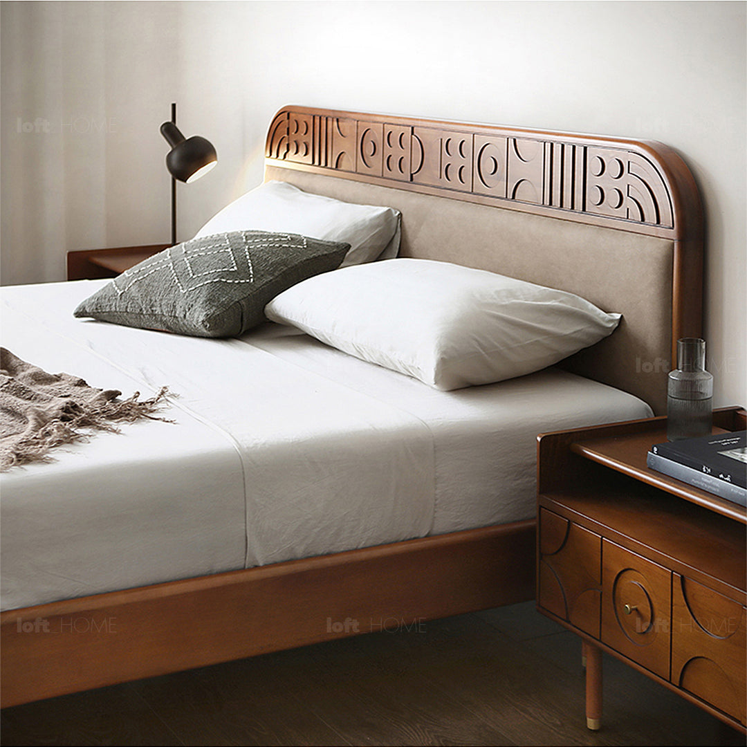 Vintage boxwood bed madrid in details.