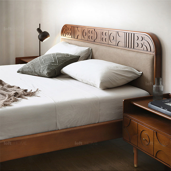 Vintage boxwood bed madrid in details.