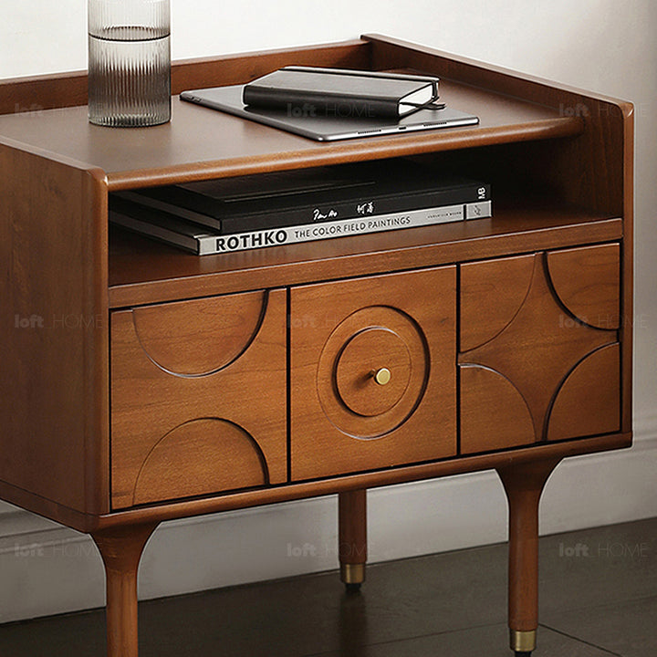 Vintage boxwood side table madrid in details.