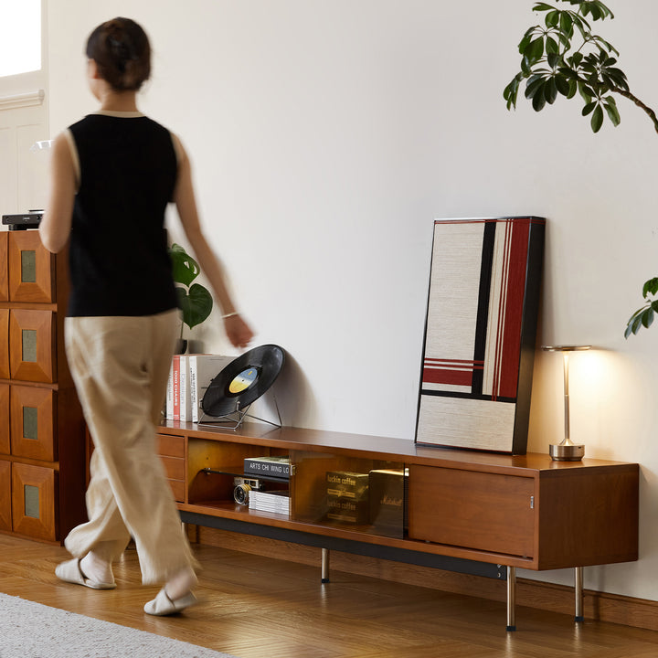 Vintage boxwood tv console bach in details.
