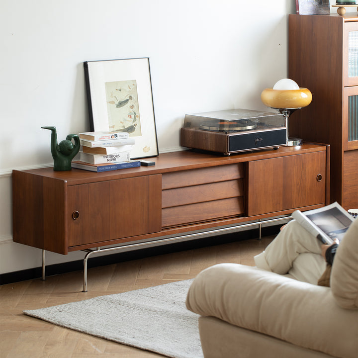 Vintage boxwood tv console silver salt in real life style.