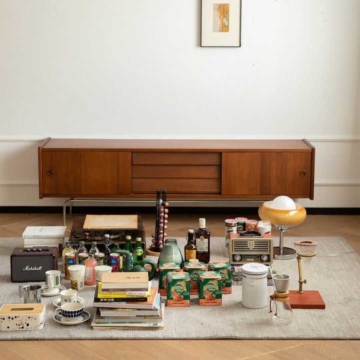 Vintage boxwood tv console silver salt in details.