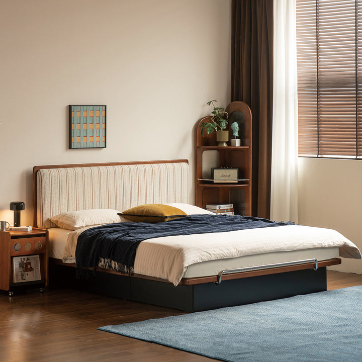 Bauhaus boxwood storage bed film in close up details.