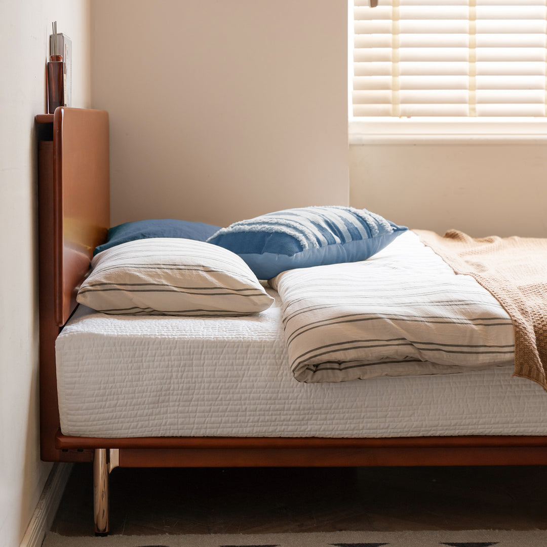 Bauhaus boxwood bed americano with context.