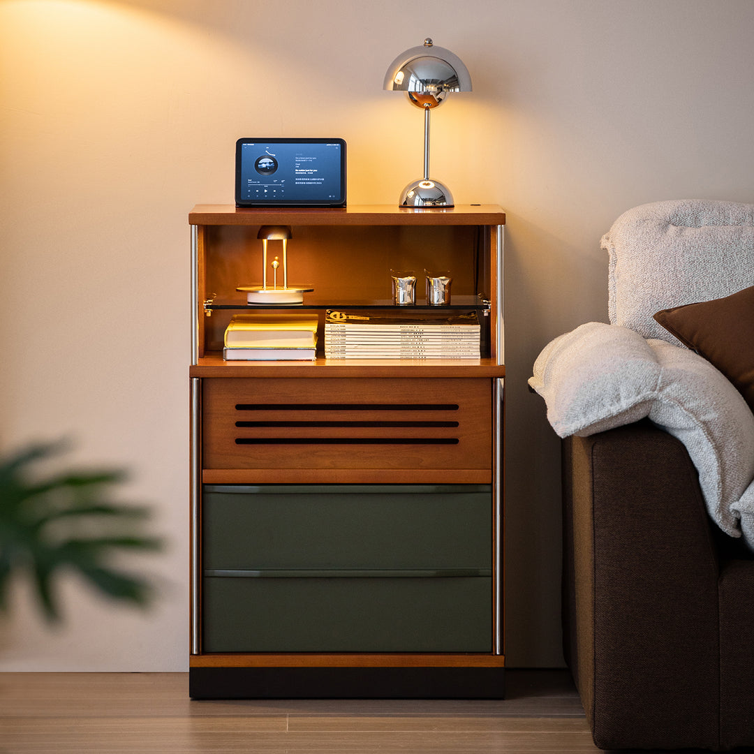 Bauhaus boxwood chest of 3 drawers silver wing with context.