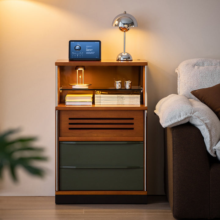 Bauhaus boxwood chest of 3 drawers silver wing with context.