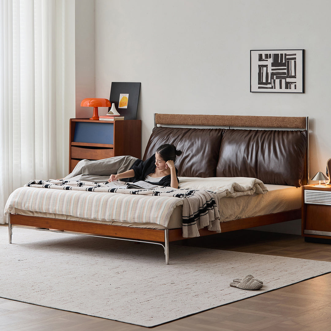 Bauhaus genuine leather bed supple brown primary product view.
