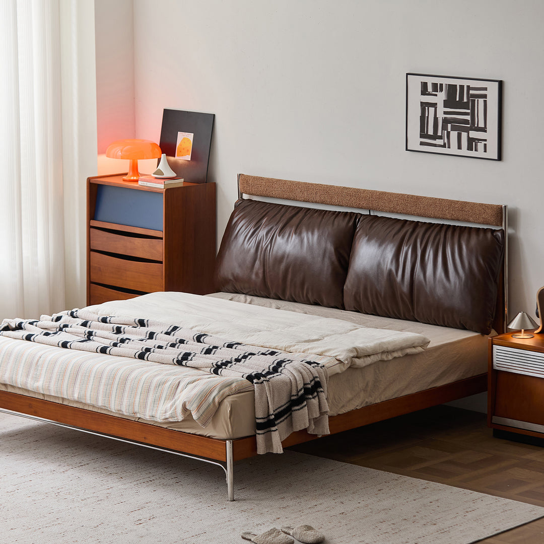Bauhaus genuine leather bed supple brown in details.