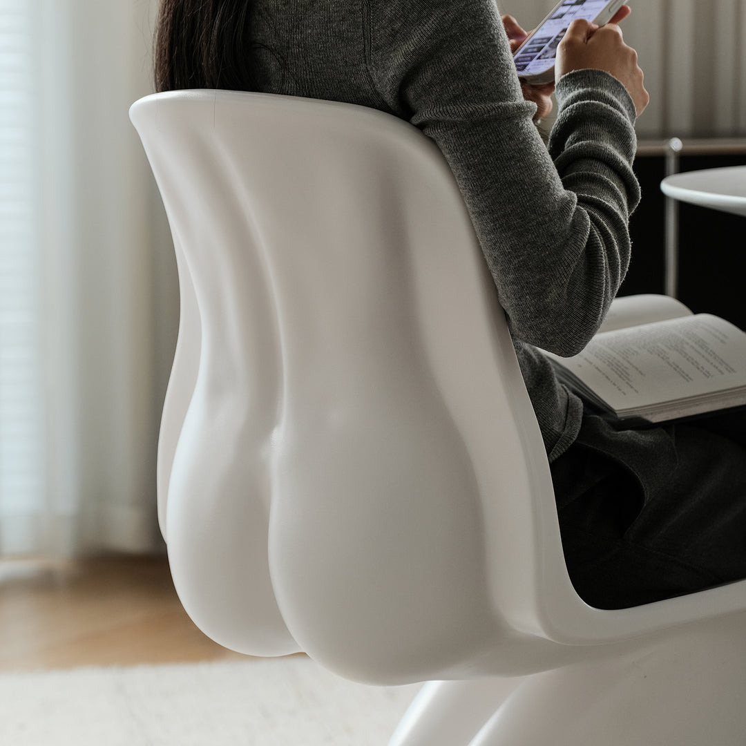 Bauhaus plastic dining chair her size charts.