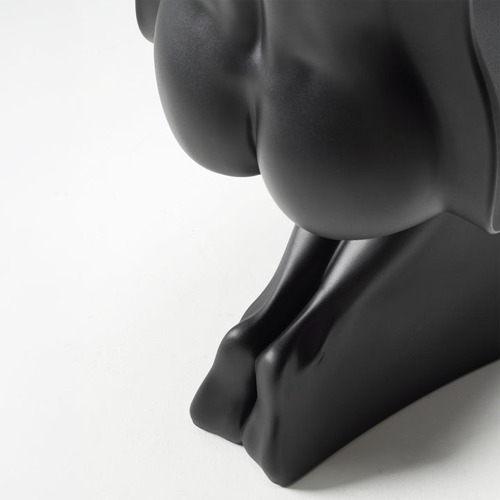 Bauhaus plastic dining chair her in details.