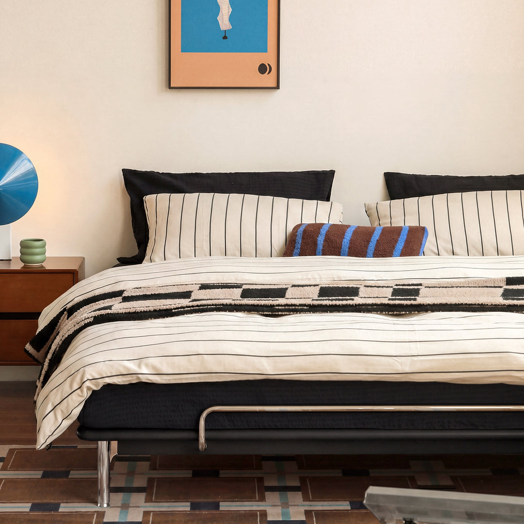 Bauhaus rubber wood platform bed americano in details.