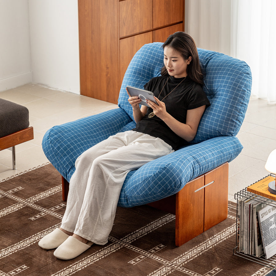 Bauhaus wool fabric 1 seater sofa mies primary product view.