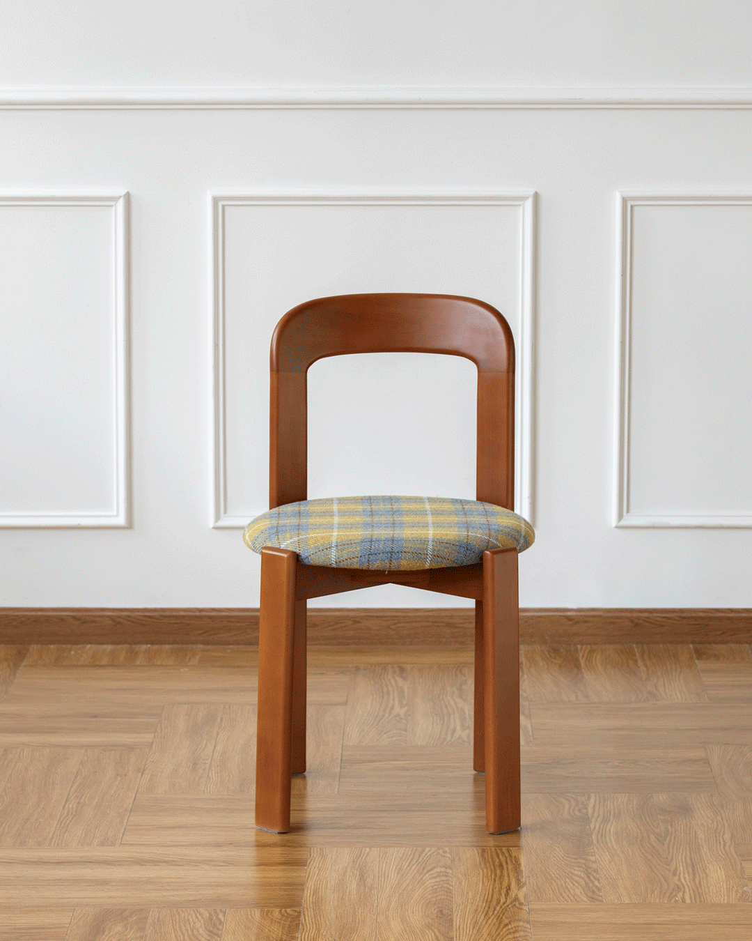 Vintage wool fabric beech wood dining chair memphis in panoramic view.